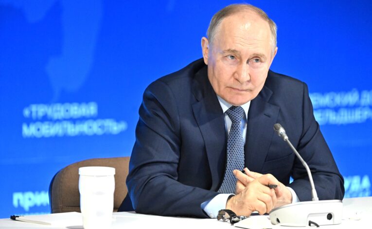 Путин встретился с земскими докторами, переехавшими на Дальний Восток