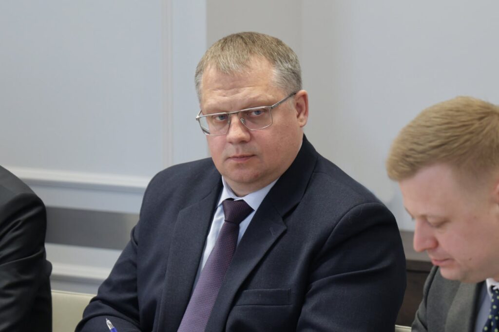 И.о. зампреда правительства ЕАО снова назначен Максим Сироткин
