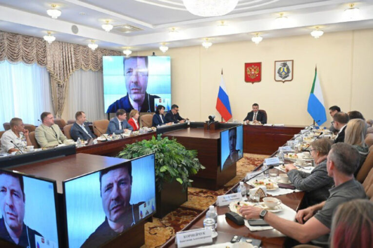 Встреча губернатора Дмитрия Демешина и главредов СМИ прошла в Хабаровском крае