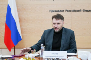 евгений кустов