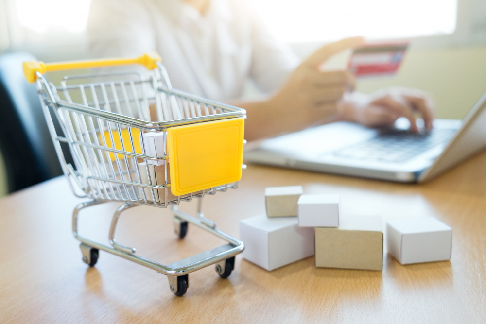 Запретить маркетплейсам определять цену продукции предложил Минпромторг РФ