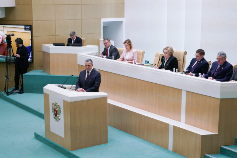 Точки роста и перспективы развития ДФО обозначил в Совфеде РФ Юрий Трутнев