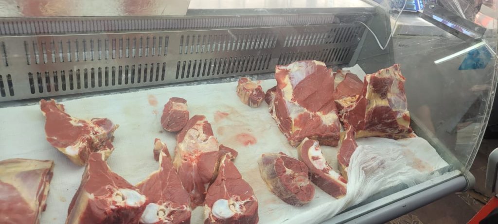 Под знаком клейма: в Хабаровске мясной и молочный бизнес снова играет в прятки с ветнадзором