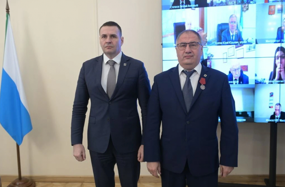 Зампреду правительства Хабаровского края вручили боевую награду
