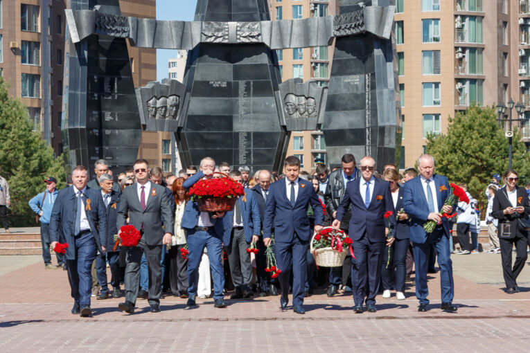 Энергетики Хабаровского края почтили память героев у Вечного огня