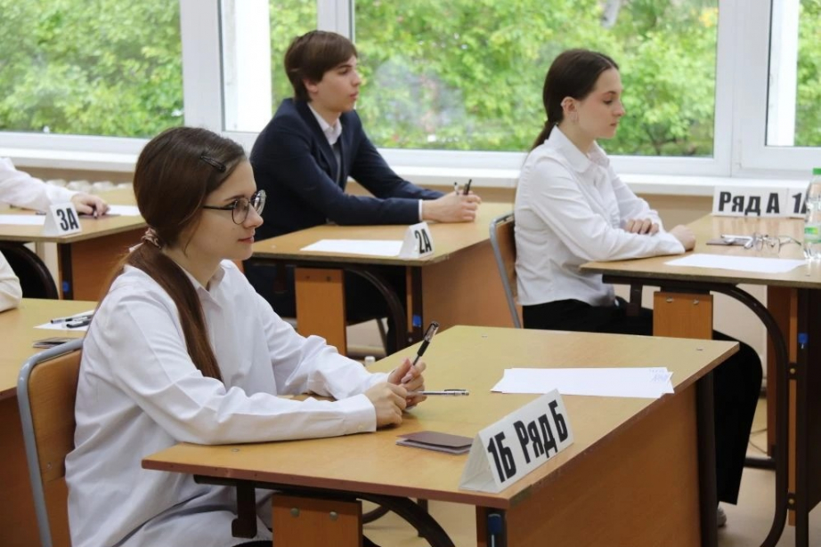 Два экзамена в один день: выпускники Хабаровского края штурмуют математику