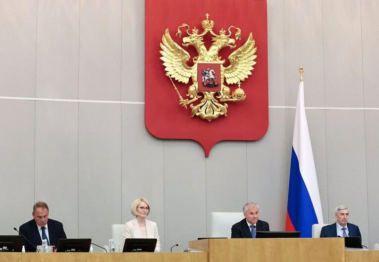 Госдума ужесточает контроль за трудоустройством мигрантов-медиков