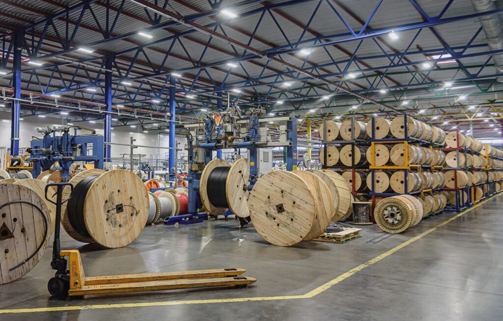 В Приморье запущен первый в РФ завод по выпуску подводного кабеля