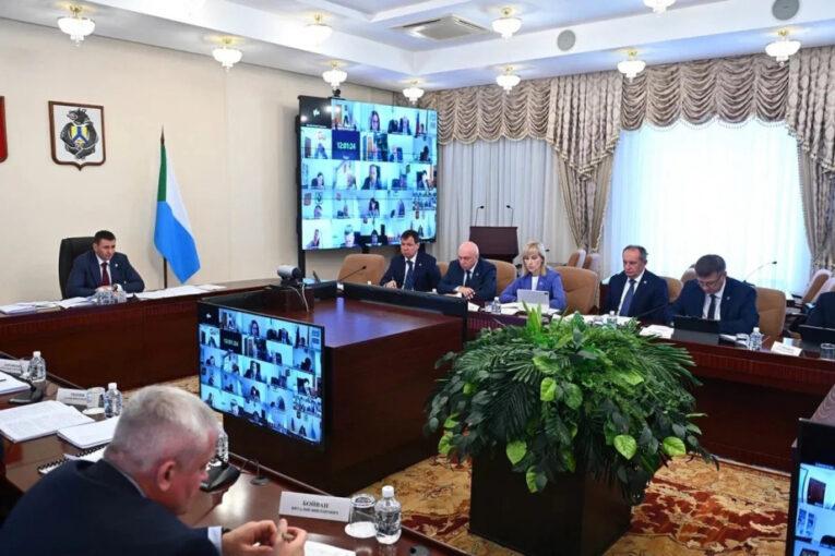 Демешин поручил ускорить запуск объектов инфраструктуры в Нанайском районе