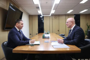 Чернышенко и Демешин обсудили развитие образования, спорта и туризма в Хабаровском крае