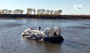 На Хабаровском судостроительном спустили на воду СВП-50